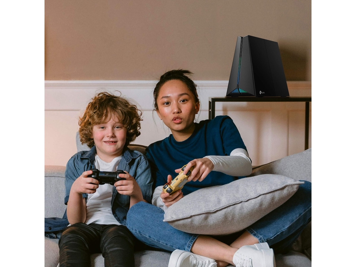 TP-Link Archer GE550 WiFi 7 gaming router Routere