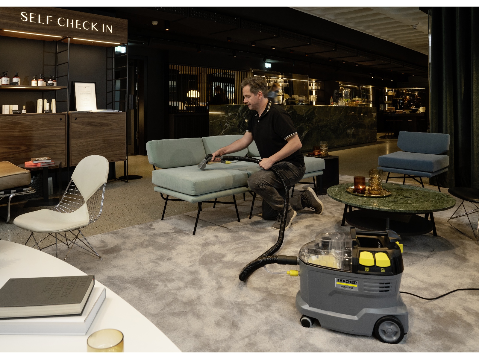 Kärcher Puzzi 8/1 Møbel- og tæpperenser Damprensere