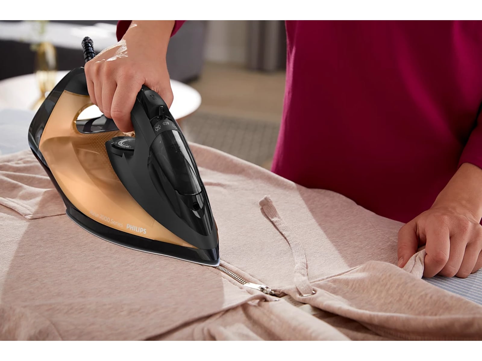 Philips 7000 Series DST7040/81 Dampstrygejern (sort/guld) Strygejern