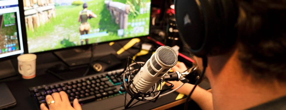 En hurtig skærm kan give dig store fordele fordi du kan se din modstander hurtigere.