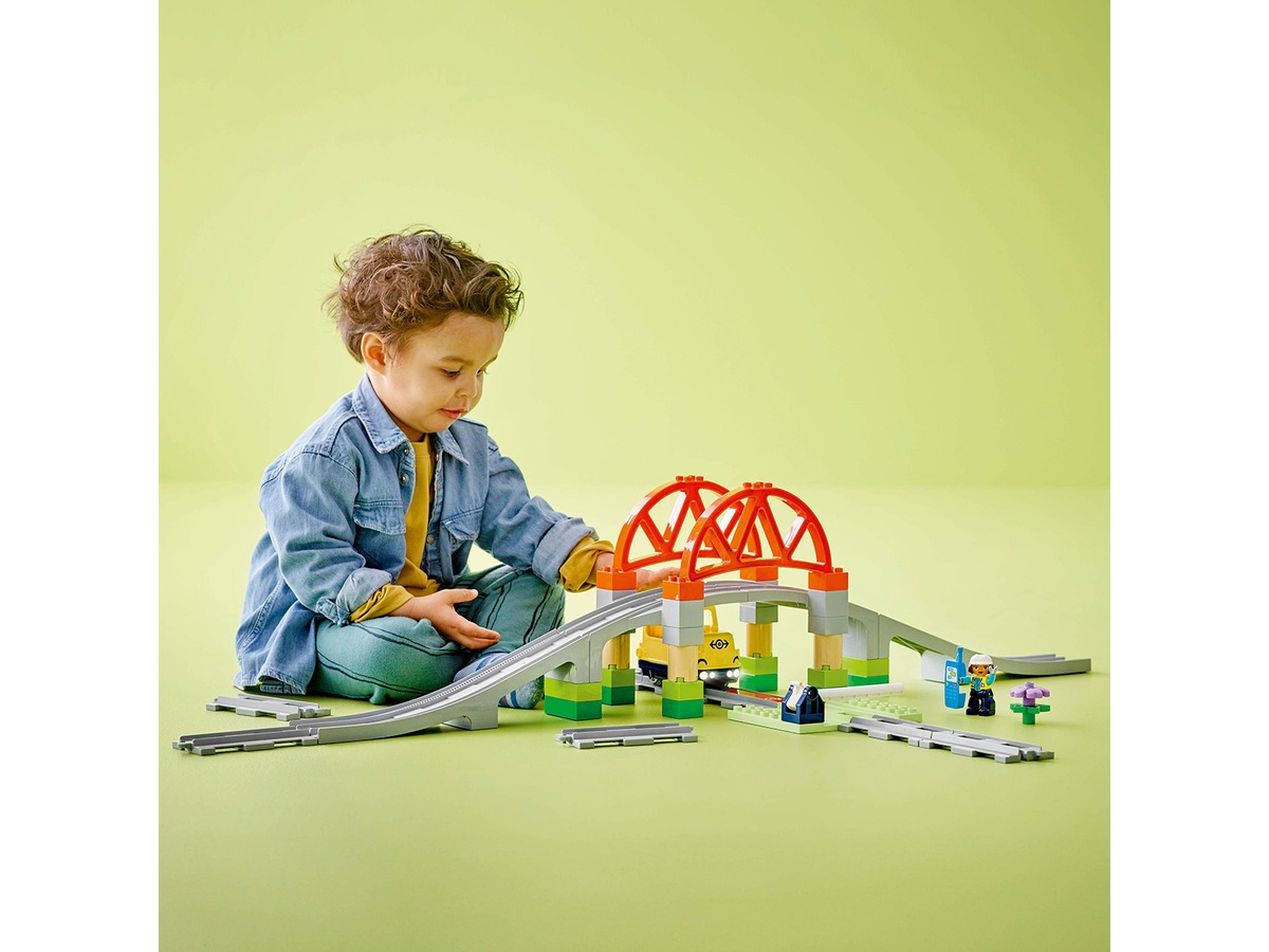 LEGO DUPLO Town togbro og skinner – udvidelsessæt 10426 LEGO