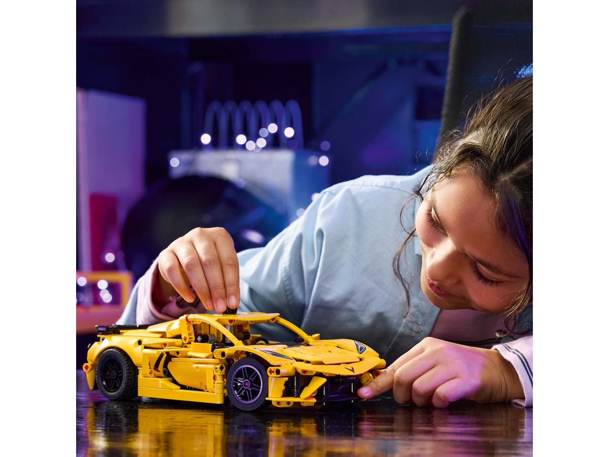 LEGO Technic Chevrolet Corvette Stingray 42205 LEGO