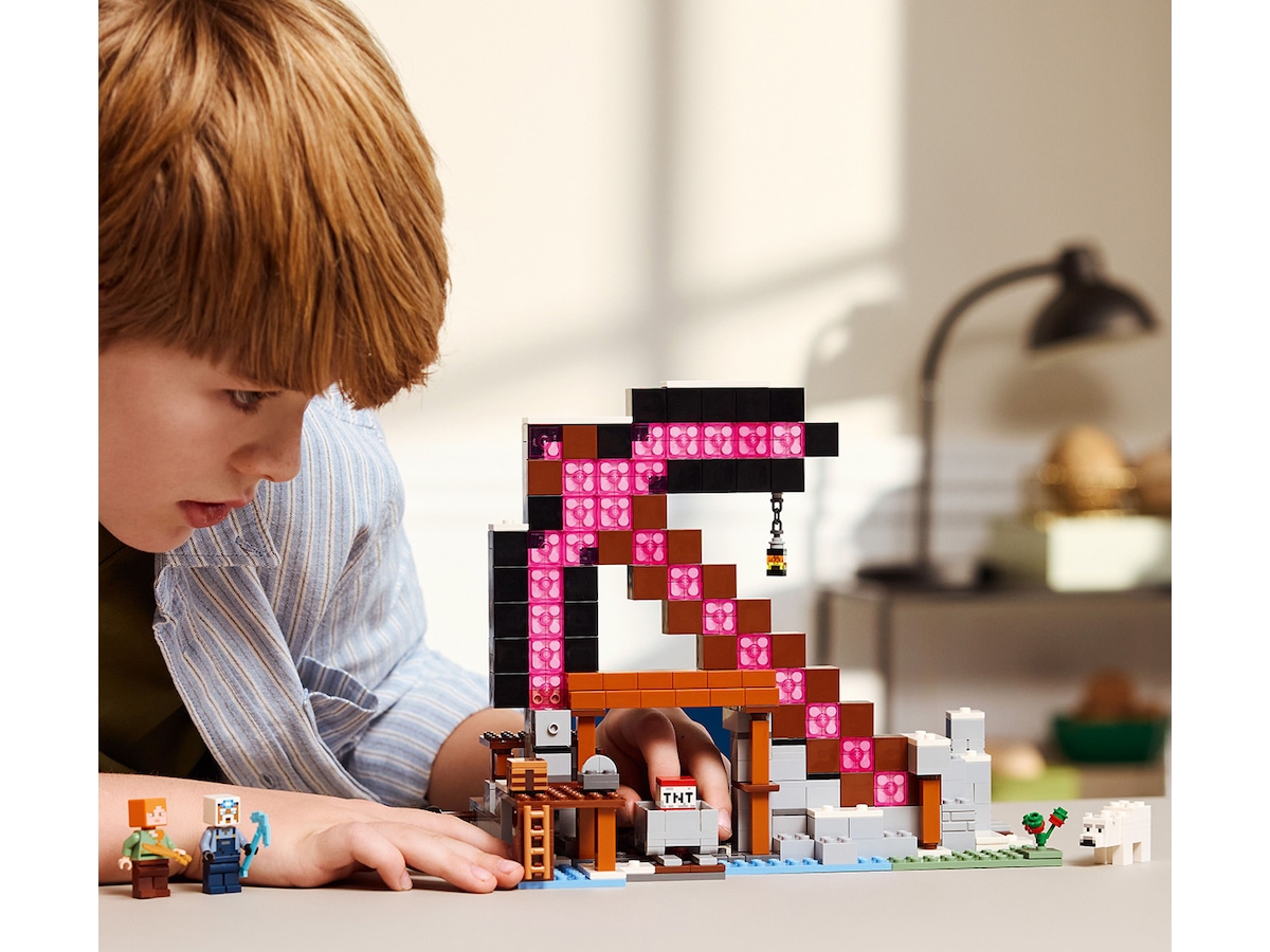 LEGO Minecraft spidshakkeminen 21277 LEGO