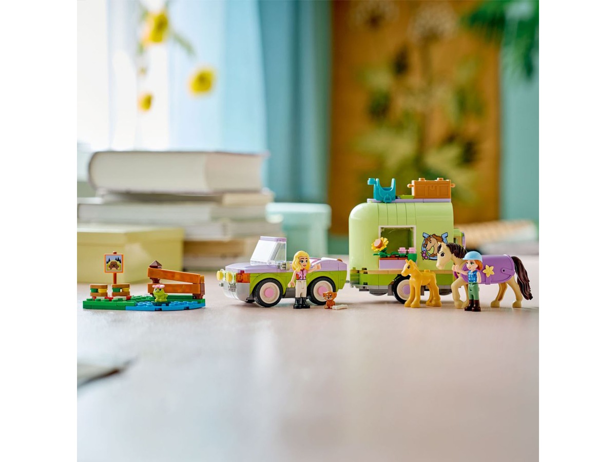 LEGO Friends heste- og følvogn 42695 LEGO