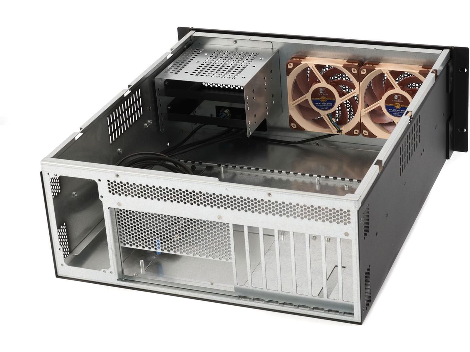 Sliger CX4200e 4U kabinet Rack