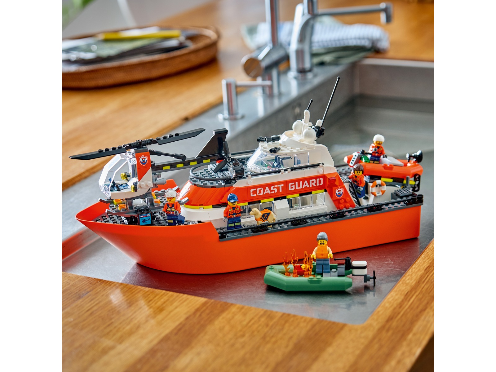 LEGO City kystvagtens helikopter og redningsbåd 60504 LEGO
