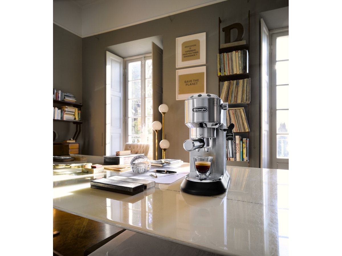 DeLonghi Dedica Style EC685.M Espressomaskine (sølv) Espressomaskiner