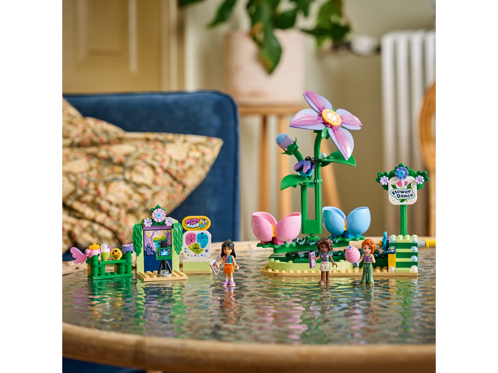 LEGO Friends Snurrende tekopkarussel med blomster-tema 42702 LEGO