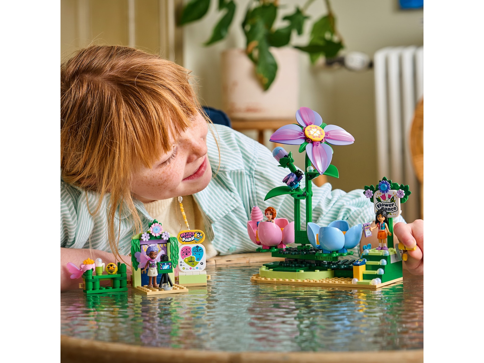 LEGO Friends Snurrende tekopkarussel med blomster-tema 42702 LEGO