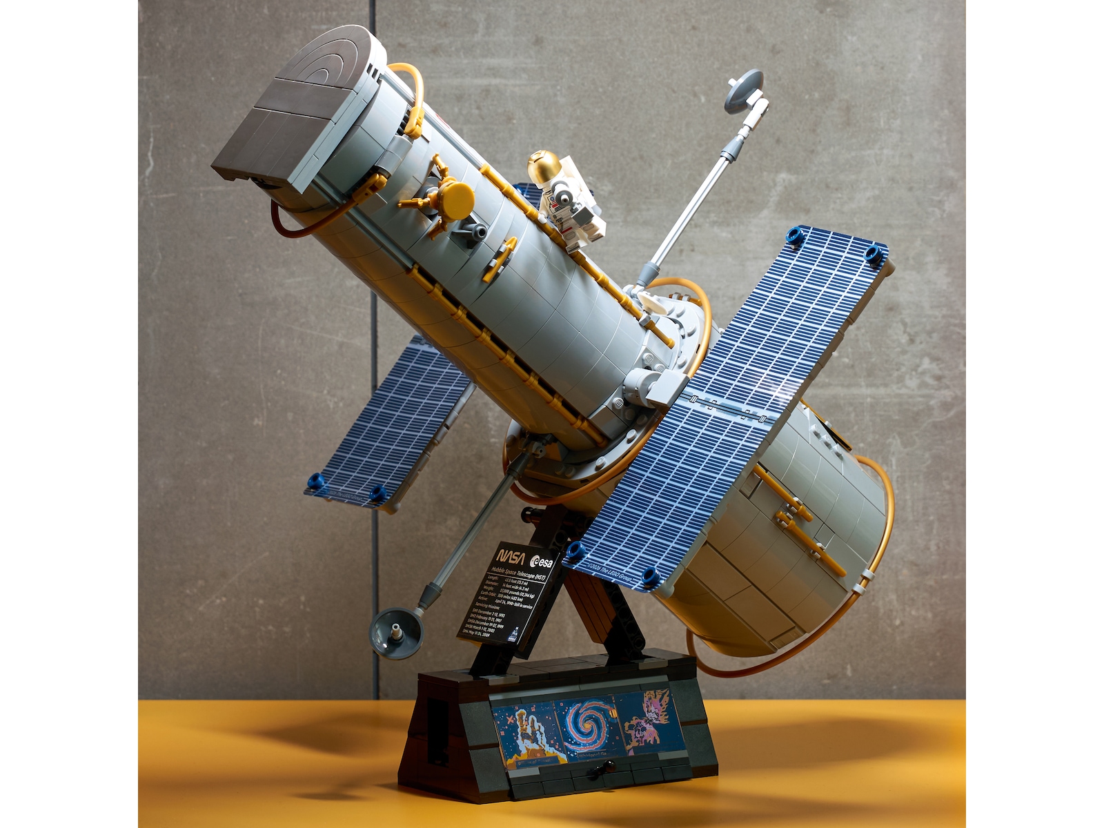 LEGO Icons Rumteleskopet Hubble 11382 LEGO
