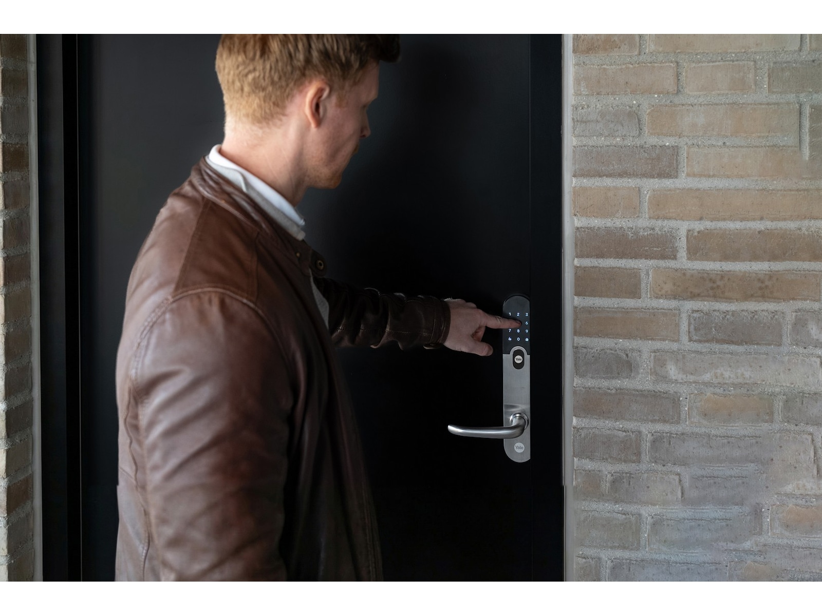 Yale Entrus smart dørlås (børstet stål) Elektroniske dørlåse