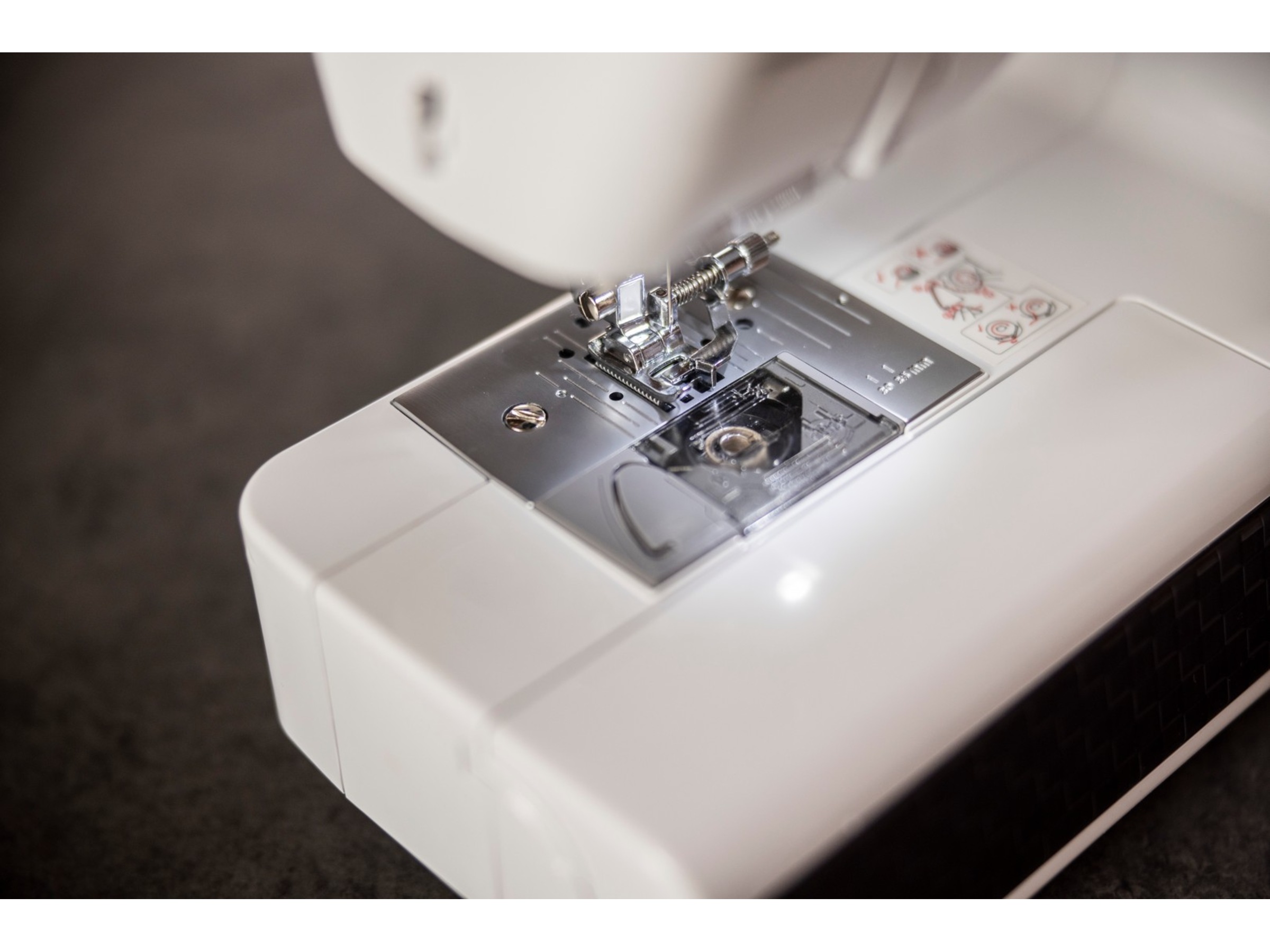 Brother HF53ZW1 Strong & Tough symaskine Symaskiner